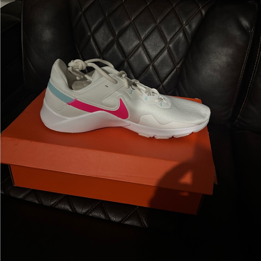  womens nike legend essential 2white and pink